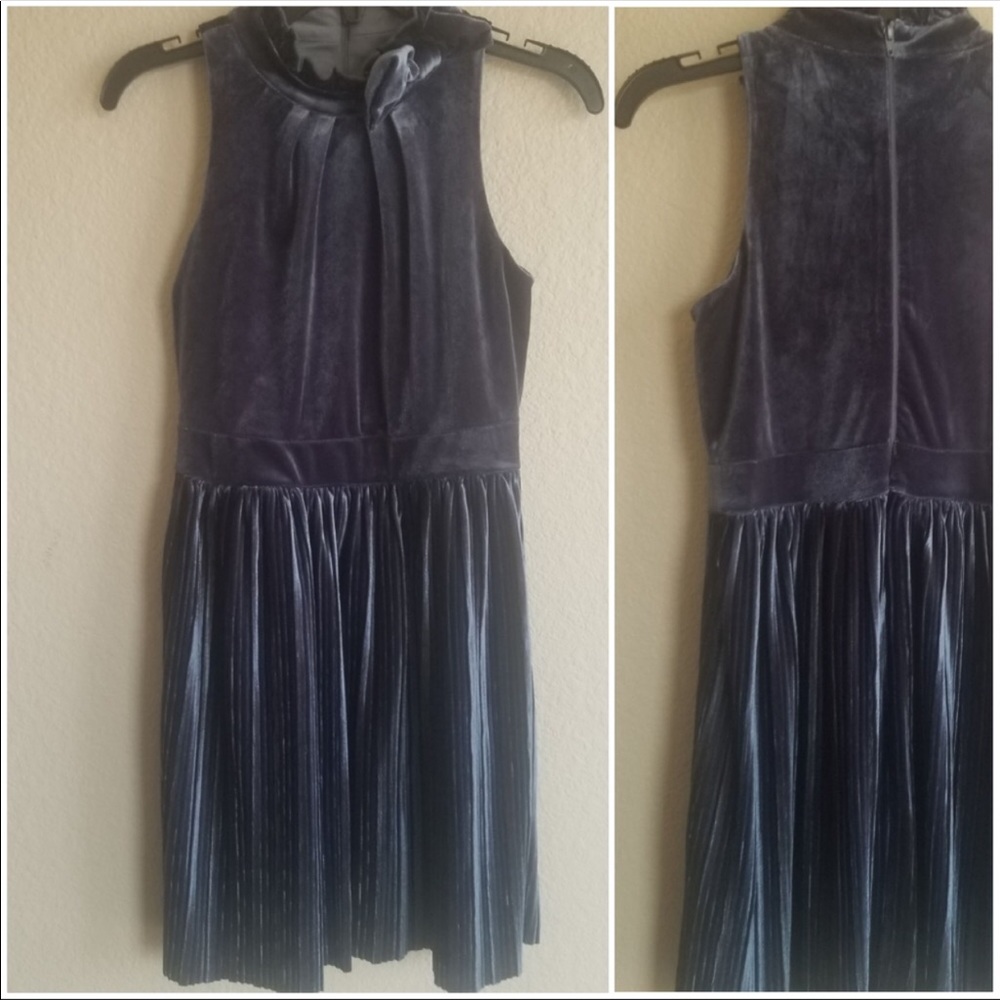 Gianni Bini girls velour blue dress